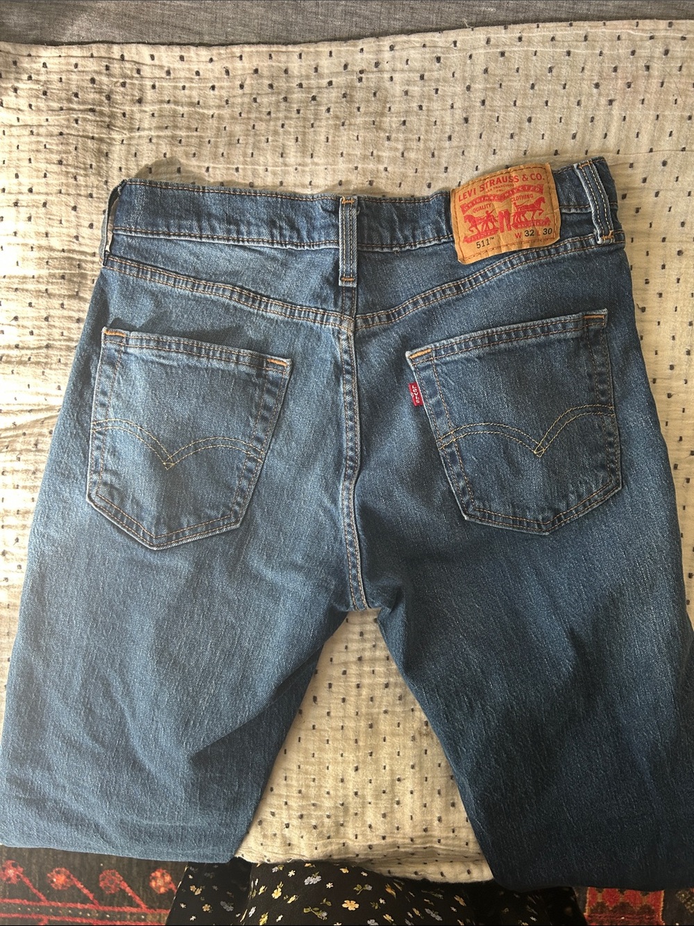 Levi's Men's Medium Blue Straight-Leg Jeans with Signature Patch